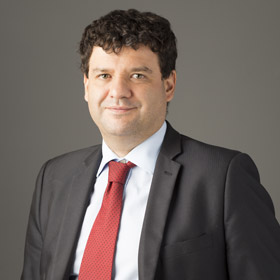 Bernardo Das Neves, Socio Industria Financiera y de Seguros