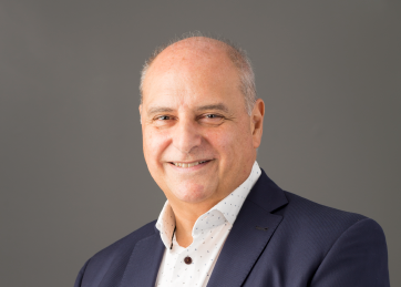 Sergio Crivelli, Socio Director