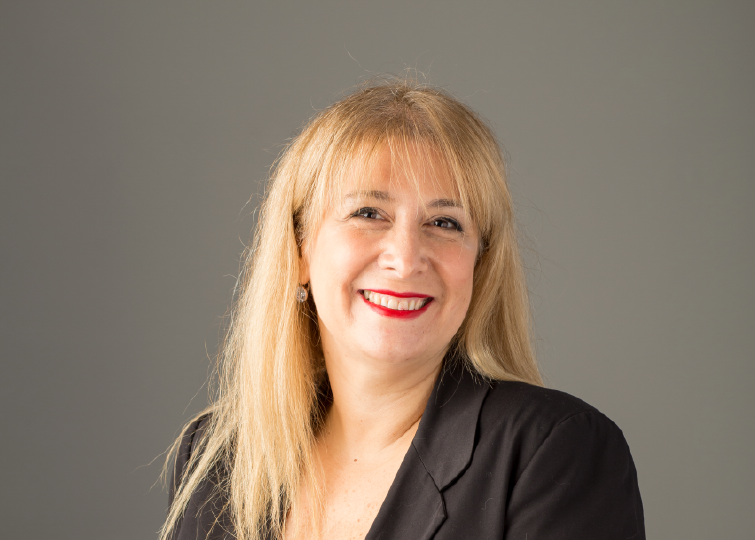 Lastenia Atterbury, Directora de Administración